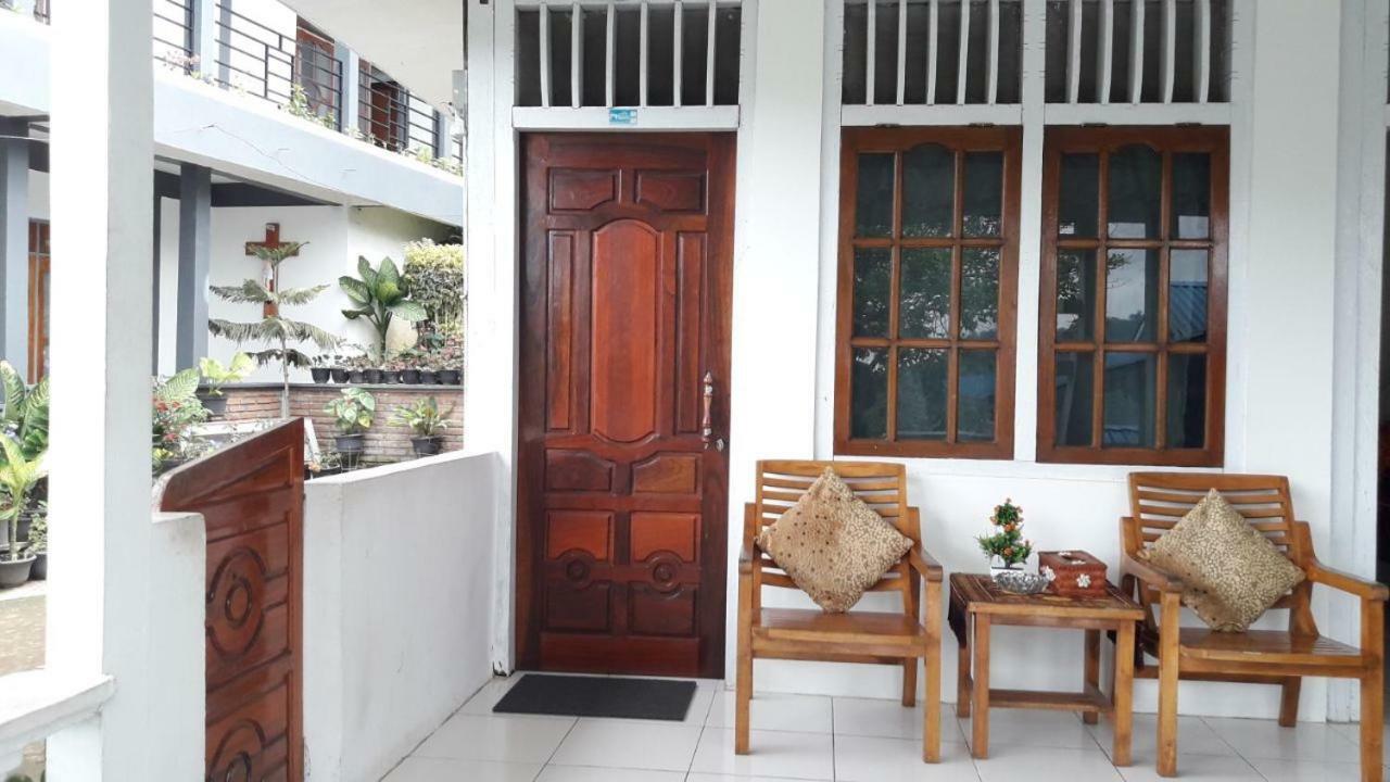 Bintang Bungalow Tour & Travel Kelimutu Esterno foto