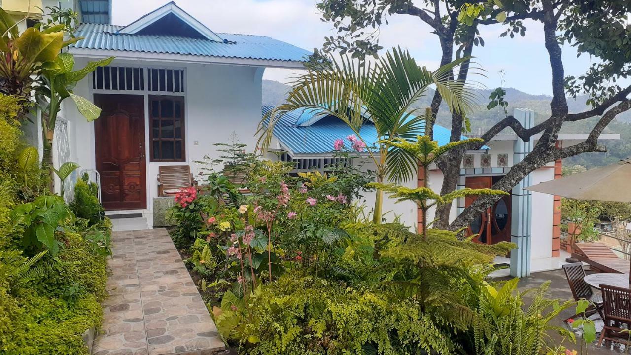 Bintang Bungalow Tour & Travel Kelimutu Esterno foto