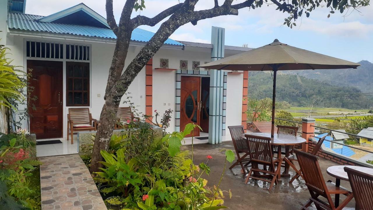 Bintang Bungalow Tour & Travel Kelimutu Esterno foto